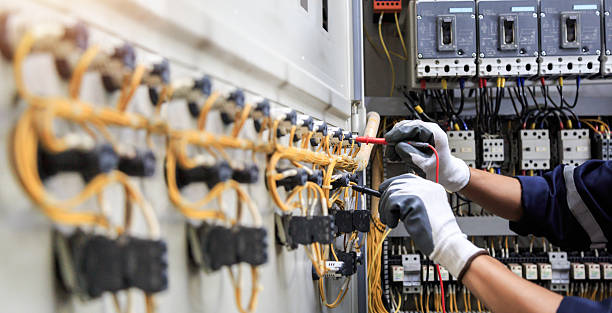 Professional Electrician technician working in Manchester, MO